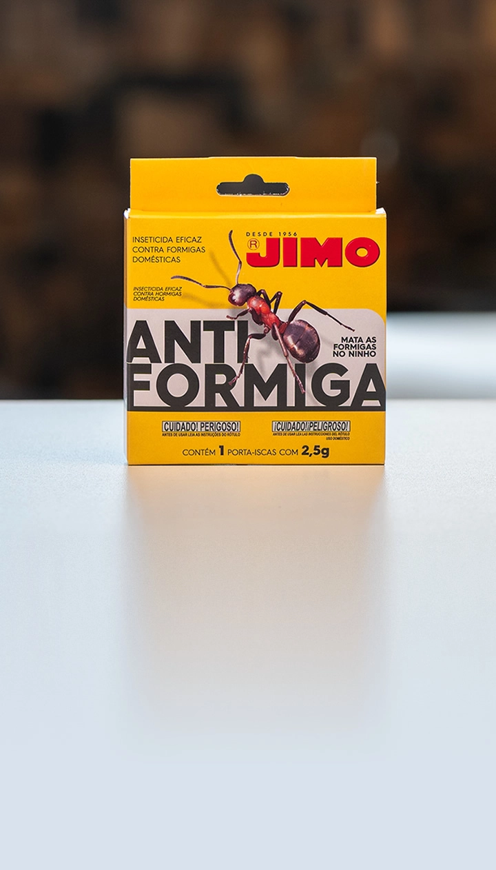 JIMO Antiformiga é um inseticida inovador em formato de iscas granuladas, eficaz contra formigas domésticas, incluindo as difíceis “formigas fantasma”. as formigas operárias carregam as iscas para dentro do ninho, eliminando toda a colônia, incluindo a rainha, em poucos dias.