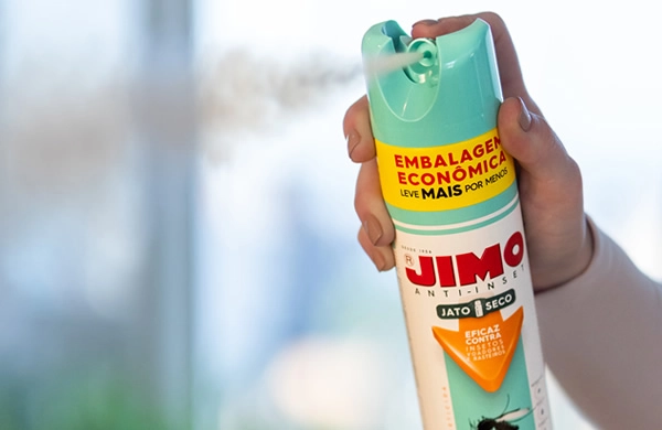 O JIMO Jato Seco é um multi-inseticida eficaz contra moscas, mosquitos, baratas e formigas domésticas, incluindo as formigas fantasma (tapinoma melanochepalum). sua fórmula avançada com moléculas de última geração combate o mosquito da dengue, zika e chikungunya, além dos pernilongos.