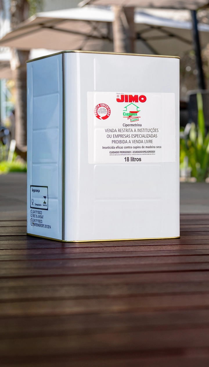 JIMO Cupinox Líquido é um inseticida concentrado de ação preventiva e curativa, eficaz contra cupins da madeira seca. recomendado para construção civil e indústria moveleira, pode ser aplicado por pincelamento, pulverização ou imersão após diluição em solvente.