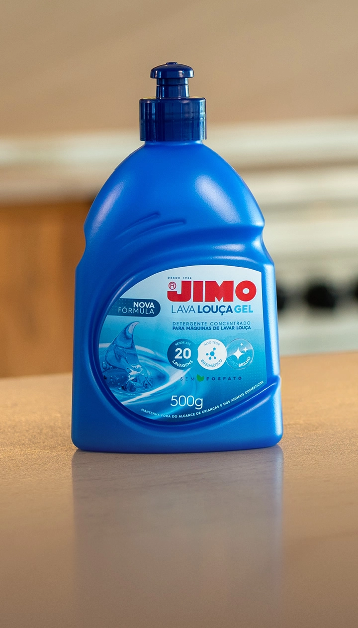 O JIMO Lava-Louça Gel é um detergente concentrado, desenvolvido para ser usado em máquinas lava-louças. sua fórmula exclusiva remove os resíduos mais difíceis, sem agredir, deixando um brilho intenso nas louças, talheres e panelas.