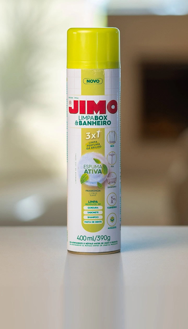 o JIMO Limpa Box & Banheiro é uma espuma multiuso em aerossol desenvolvida para limpeza das superfícies do banheiro. ele remove resíduos de gordura, sabonetes, shampoos e pasta de dentes e possui uma fragrância leve que não agride o olfato.