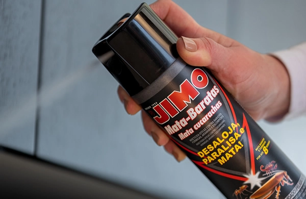 JIMO Mata-Baratas Aerossol. Um inseticida especificamente desenvolvido para matar baratas, formigas, aranhas e escorpiões, além de prevenir novas infestações. com ação prolongada, continua agindo por até 8 semanas contra baratas e formigas.
