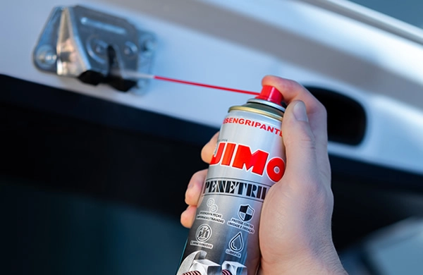 JIMO Penetril é um lubrificante multifuncional, ideal para uso automotivo, esportivo, industrial e doméstico. sua fórmula garante a lubrificação eficaz de motores, peças metálicas, carretilhas, portas de garagens, e muito mais.