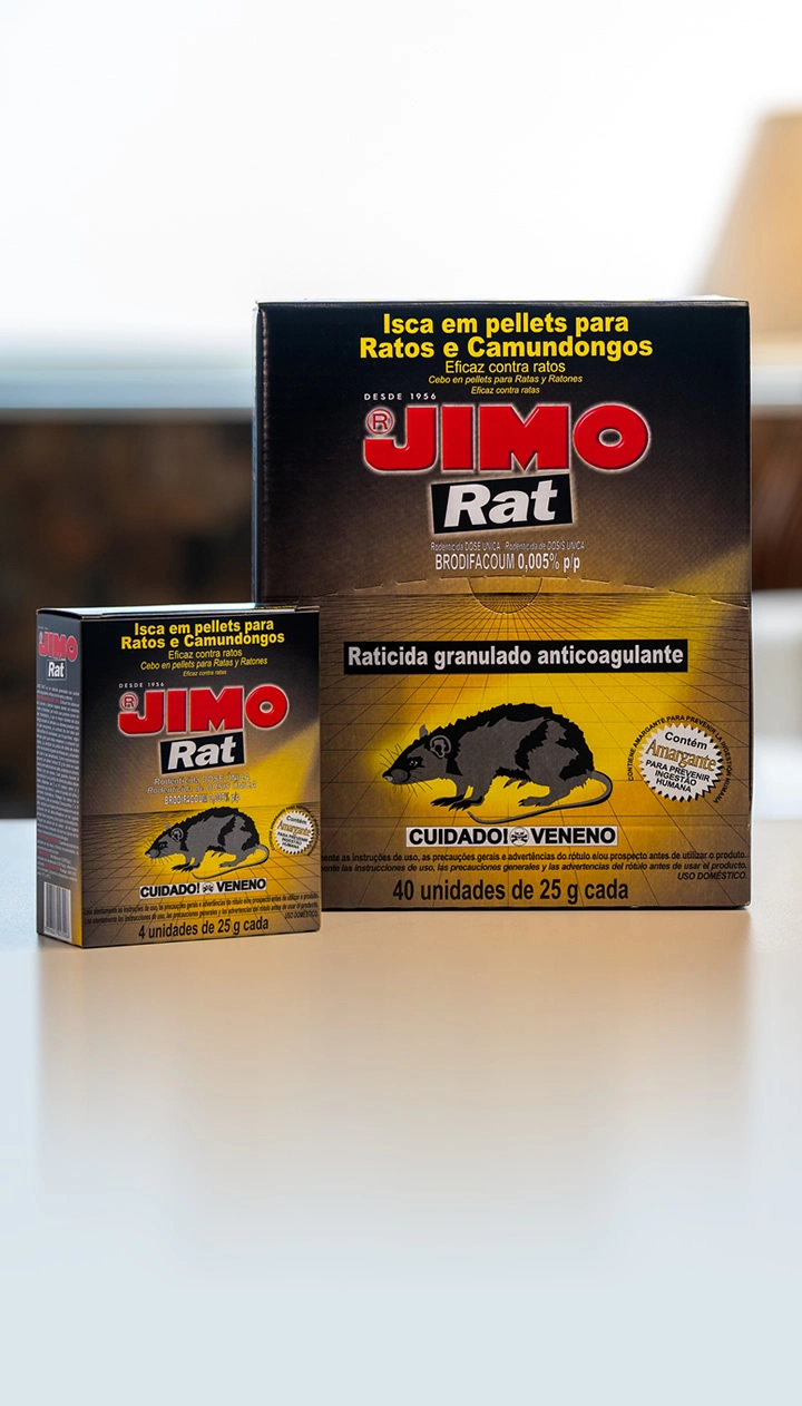 JIMO Rat é um raticida granulado com ação anticoagulante, eficaz contra ratos e camundongos. as iscas devem ser colocadas em tocas e locais onde os roedores vivem e transitam. com fórmula potente, o produto é seguro e eficaz, proporcionando proteção contra infestações.