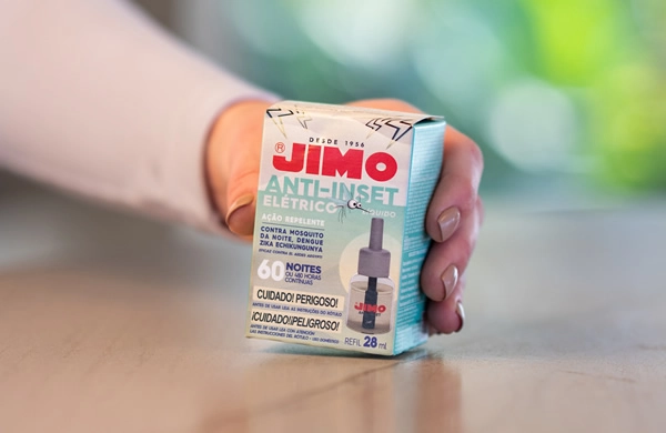o JIMO Anti-Inset Refil Líquido oferece proteção prolongada contra mosquitos e pernilongos, incluindo aqueles transmissores da dengue. com 60 noites de uso, o refil de 28 ml é compatível com aparelhos elétricos e deve ser utilizado por aproximadamente 8 horas por noite.