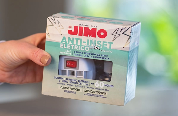 o JIMO Anti-Inset Refil Líquido oferece proteção prolongada contra mosquitos e pernilongos, incluindo aqueles transmissores da dengue. com 60 noites de uso, o refil de 28 ml é compatível com aparelhos elétricos e deve ser utilizado por aproximadamente 8 horas por noite.