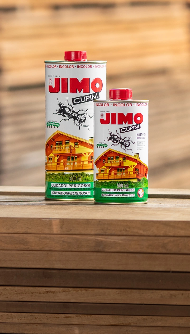 JIMO Cupim é um inseticida pronto para uso, eficaz contra cupins e brocas. indicado para tratamento preventivo ou curativo da madeira seca, ele penetra profundamente nos veios, garantindo alta proteção. disponível nas versões incolor e marrom escuro.