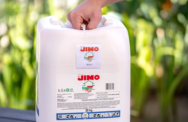 JIMO Cupinox Gel. Um produto indispensável na indústria de móveis e madeireiras, indicado para ser incorporado nas colas utilizadas em compensados, laminados, aglomerados e demais produtos de madeira. garante proteção extra contra infestações de insetos, prolongando a vida útil dos produtos.