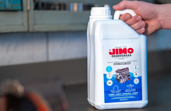 o JIMO Desengraxa foi desenvolvido para dissolver e remover rapidamente sujeiras mais pesadas das superfícies, como graxa, óleo, gordura e fuligem. altamente eficiente na limpeza de peças, máquinas e equipamentos industriais
