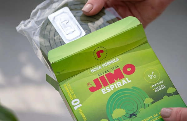 Repelente de ação extra forte, eficaz contra mosquitos e pernilongos em ambientes abertos e fechados. protege contra o mosquito da dengue, oferecendo uma defesa de longa duração. cada espiral queima por aproximadamente oito horas, repelindo os insetos e proporcionando conforto e segurança.