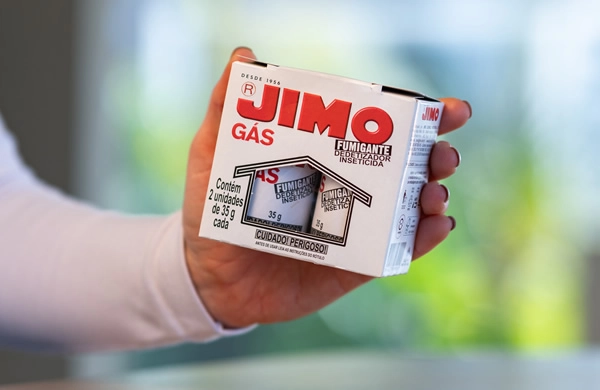 O JIMO Gás Fumigante é ideal para a desinsetização de residências e outros ambientes fechados. sua fórmula é eficaz contra baratas, aranhas, pulgas, moscas, mosquitos, traças, formigas e demais insetos caseiros.