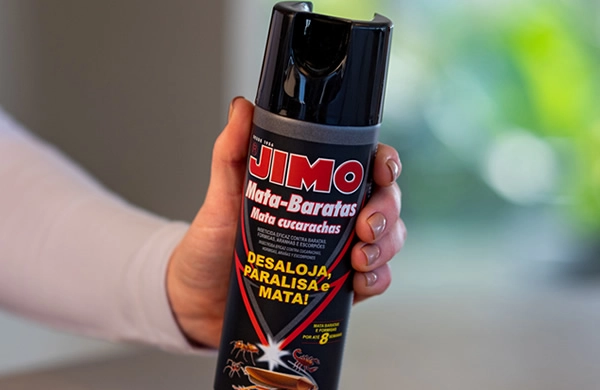 JIMO Mata-Baratas Aerossol. Um inseticida especificamente desenvolvido para matar baratas, formigas, aranhas e escorpiões, além de prevenir novas infestações. com ação prolongada, continua agindo por até 8 semanas contra baratas e formigas.