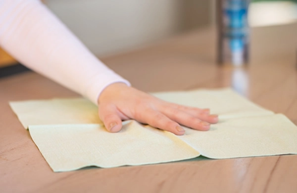 O JIMO Pano Multiuso é feito com microfilamentos mais finos que um fio de cabelo, o que faz com que ele não risque as superfícies.