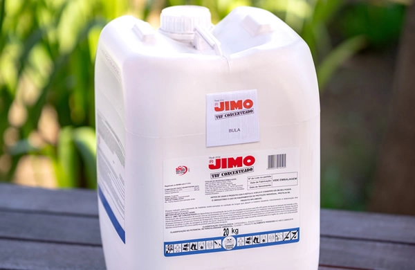JIMO TBF Export é um produto específico para o tratamento de madeiras recém-serradas, eficaz contra fungos que causam manchas e deterioram os substratos ligno-celulósicos. indicado para madeiras susceptíveis a ataques em condições quentes e úmidas.