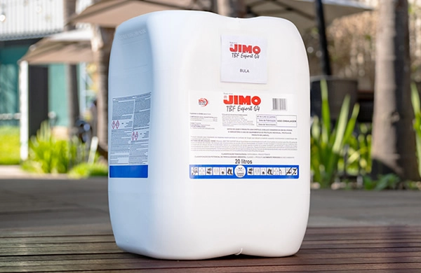 JIMO TBF Export 64 é um produto específico para o tratamento de madeiras recém-serradas, eficaz contra fungos que causam manchas e deterioram os substratos ligno-celulósicos. indicado para madeiras susceptíveis a ataques em condições quentes e úmidas.