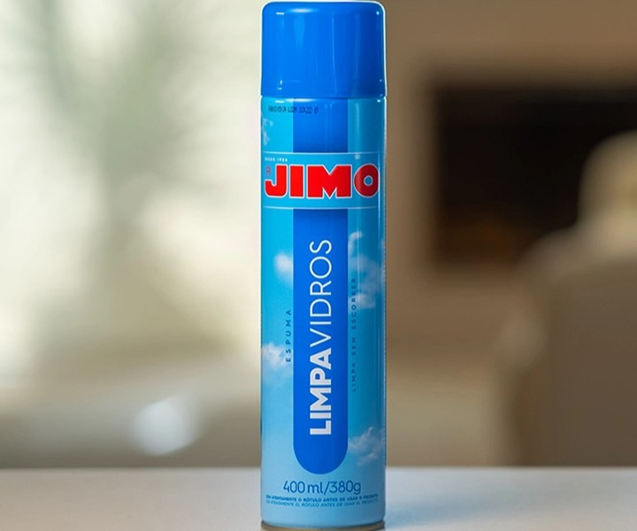 O JIMO Limpa-Vidros remove a sujeira de diversas superfícies, como vidros, acrílicos e cristais. é perfeito para limpar espelhos, janelas, vitrines e para-brisas.